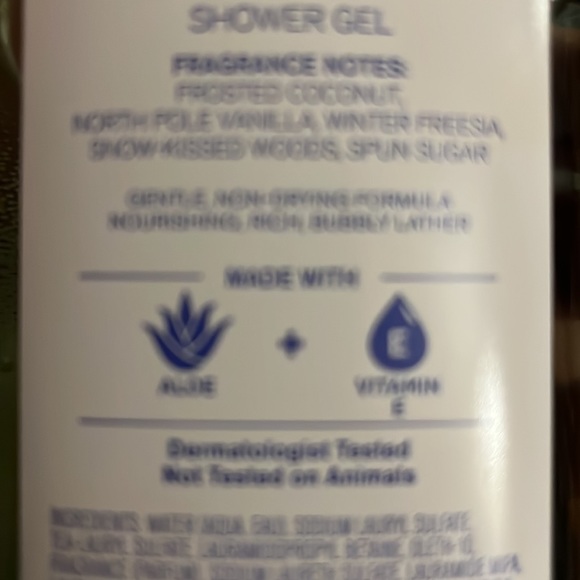 Frosted coconut snowball (aloe & vitamin e) shower gel - Picture 3 of 3